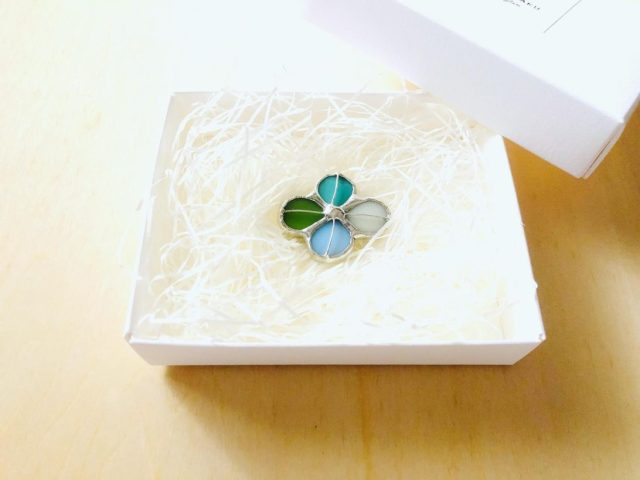 ステンドグラスの技法で制作した
四つ葉クローバーのブローチ。

幸あれ。

#らのららくステンドグラス工房 #ステンドグラス #ranoraraku_stainedglass #stainedglass