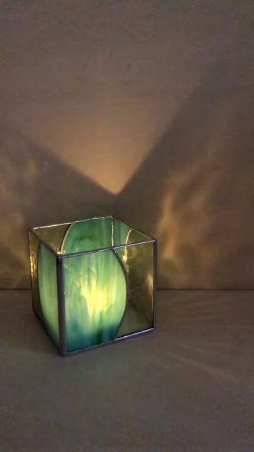 ステンドグラスのうつわ
キューブシリーズ

Creemaにも追加しました。
販売サイトはプロフィールのリンクから。

#らのららくステンドグラス工房 #ステンドグラス #ranoraraku_stainedglass #stainedglass