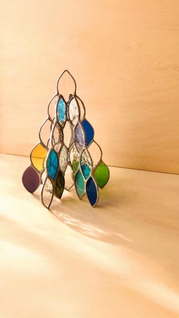 木の葉ステンドグラスのミニツリー

寒い季節も
あたたかい窓辺で。

#らのららくステンドグラス工房 #ステンドグラス #ranoraraku_stainedglass #stainedglass